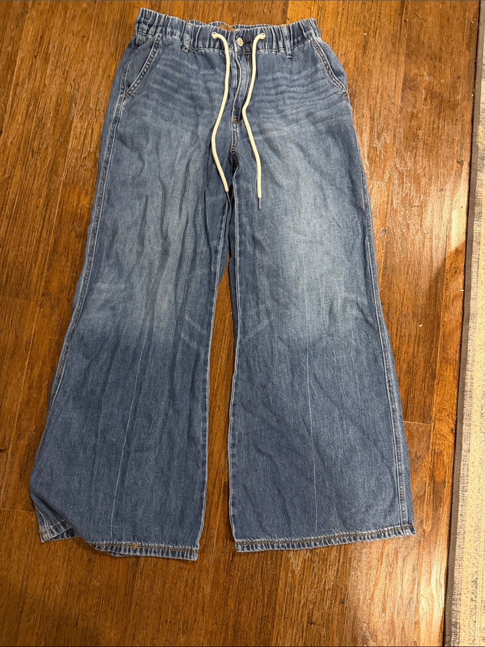 Women’s Judy Blue Jeans. Wide leg